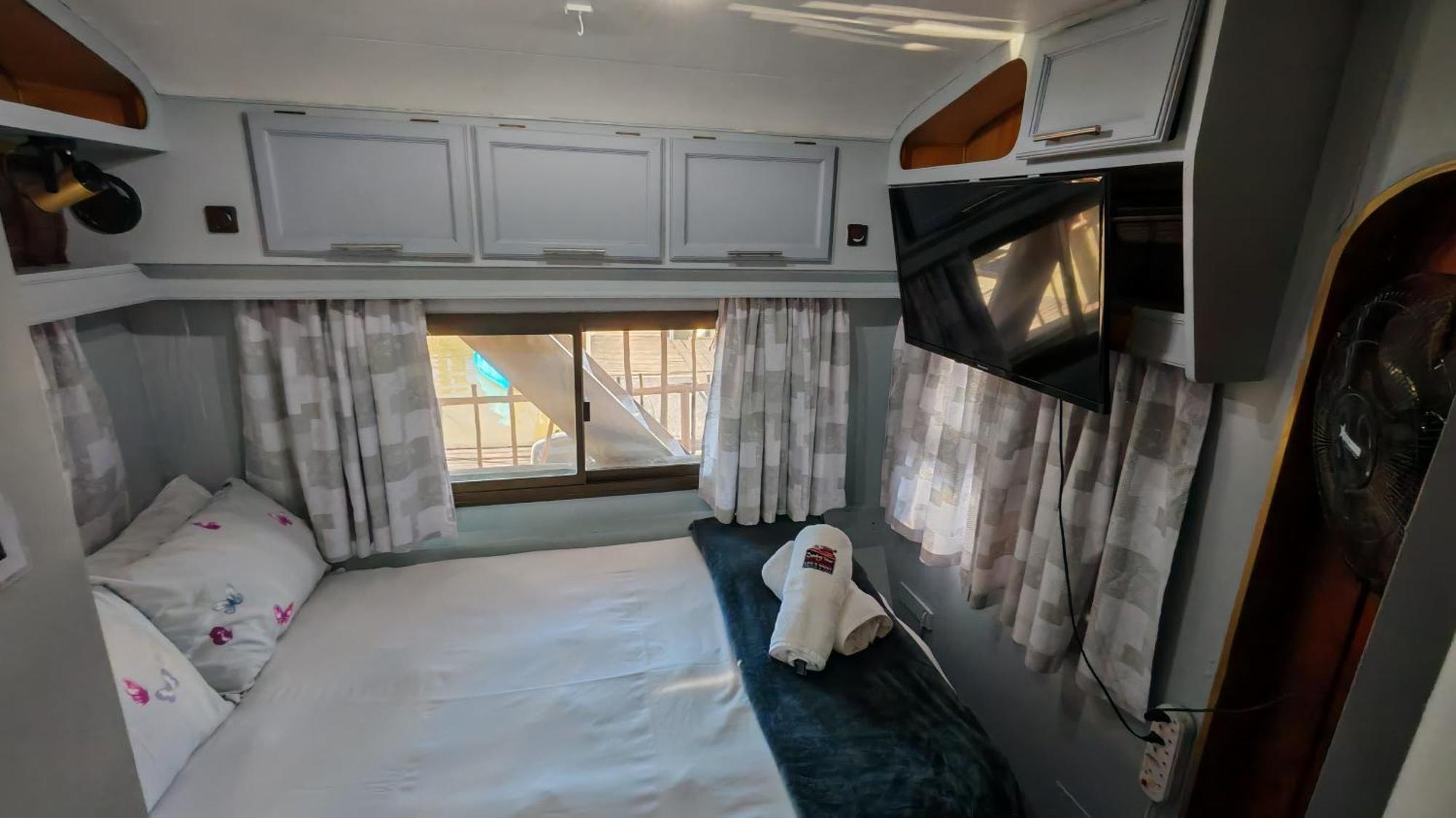 Maggie May House Boat - Colchester - 5Km From Elephant Park Buitenkant foto